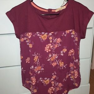 A women’s XS tee